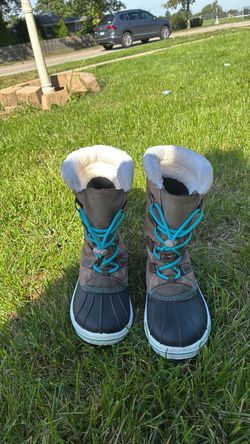 Women’s snow boots