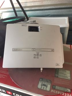 Misubishi DLP projector 1080p