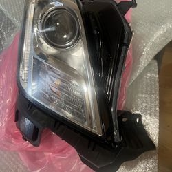 2013-2017 Cadillac xts oem right/passanger side headlight 