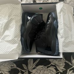 Size 9.5 men Jordan 11 Gammas