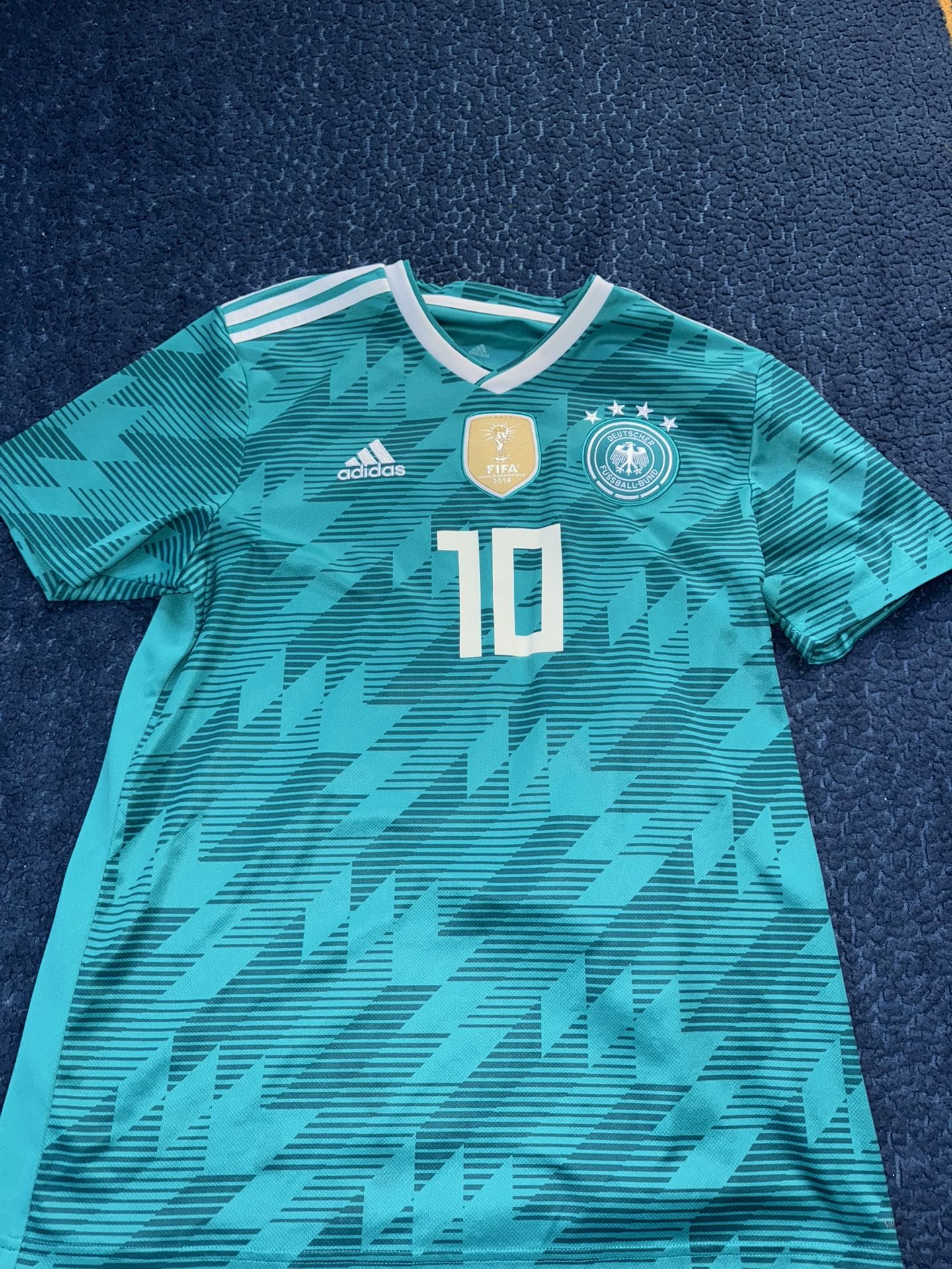 Mesut Ozil Germany Jersey Men's Large FIFA World Cup 2018 Away Adidas Football 