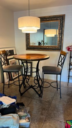 Beautiful Real Wood Grain Table Top 36 Inches Roundq From Floor To Top A Table 39 Inches constitute matching chairs. Beautiful metal finish.