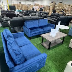 Couch And Loveseat With Coffee Table / Sofá Y Sofá Con Mesa De Centro