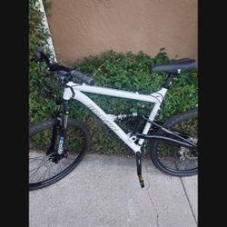MOUNTAIN BIKE..Brand NEW!!