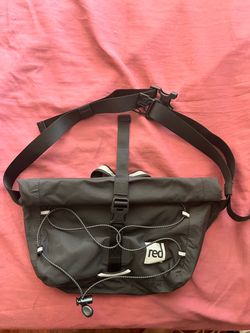 Red Equip Crossbody bag 7liter waterproof