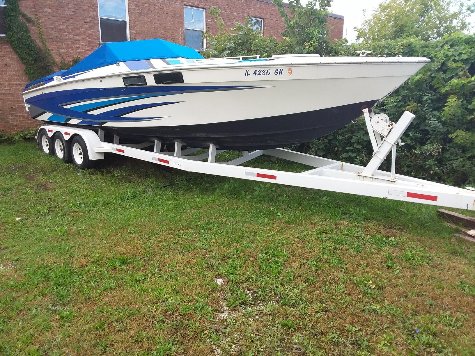 30 ft Baja speed boat