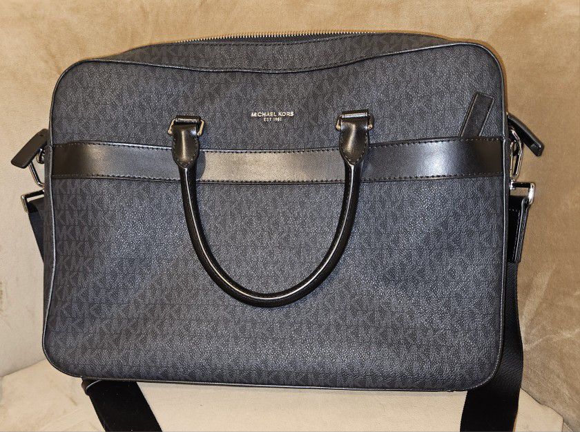 Michael Kors Laptop Bag for Sale in Helendale, CA - OfferUp