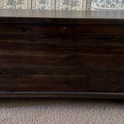 Cedar Hope Chest- like new