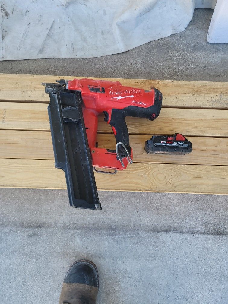 Milwaukee Framing Nailer 21 °