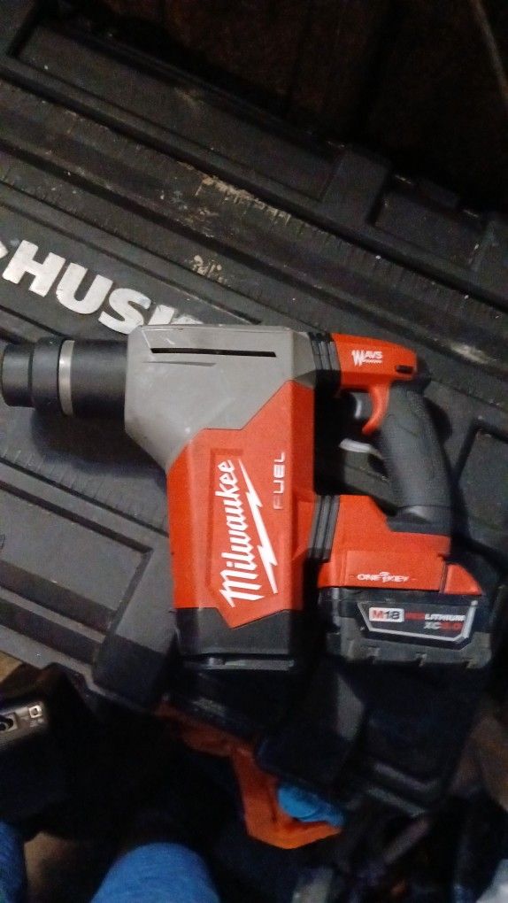 Milwaukee Rotary Hammer 