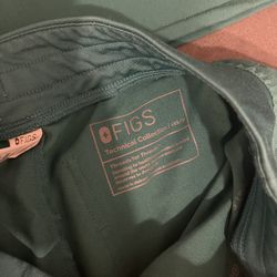 FIGS Scrubs Set
