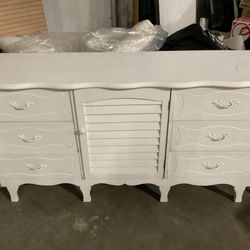 Vintage White Farmhouse Chic Style Dresser