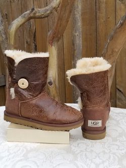 UGGS sheepskin fur lined snow boots Size 5