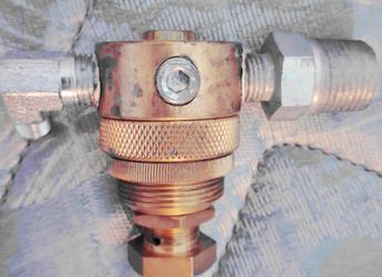 Brand New Wilkerson Brass Pressure Regulator (with fittings