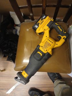DEWALT 20V XR Brushless Reciprocating Saw with Battery