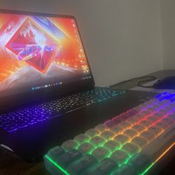 GAMING SETUP HP Omen Slim 16 Gaming Laptop – 32gb Ram,RTX 5070, Ultra 7 255H – Pristine, Has Warranty,comes With MechanicalKeyboard And Razer Mouse