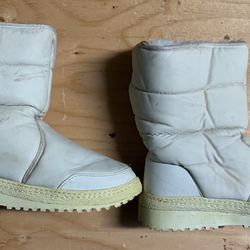 SNOW BOOTS
