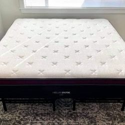 King Helix Luxe Midnight/ Cooling cover mattress like new  Perfect like new condition   Was in guest room hardly any use at all   Retail $3,249 Asking