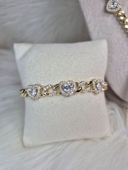 Beautiful Heart set Prices will be on Description. bracelet 35$