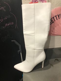 White Knee-High Stiletto Heeled Boot