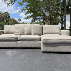 3pc Sectional Sofa light gray / great condition / delivery negotiable 