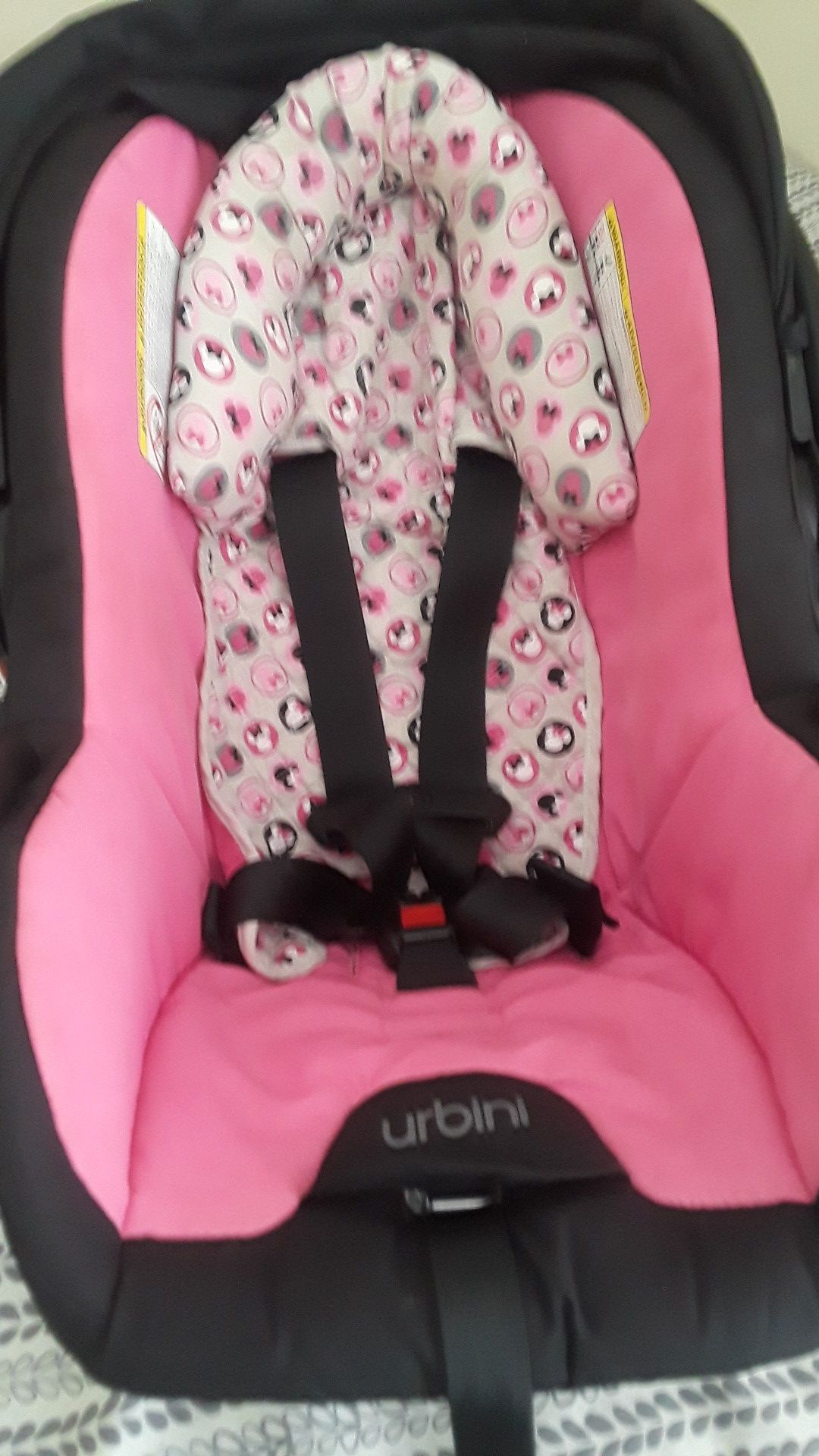 Urbini baby girl car seat no bases