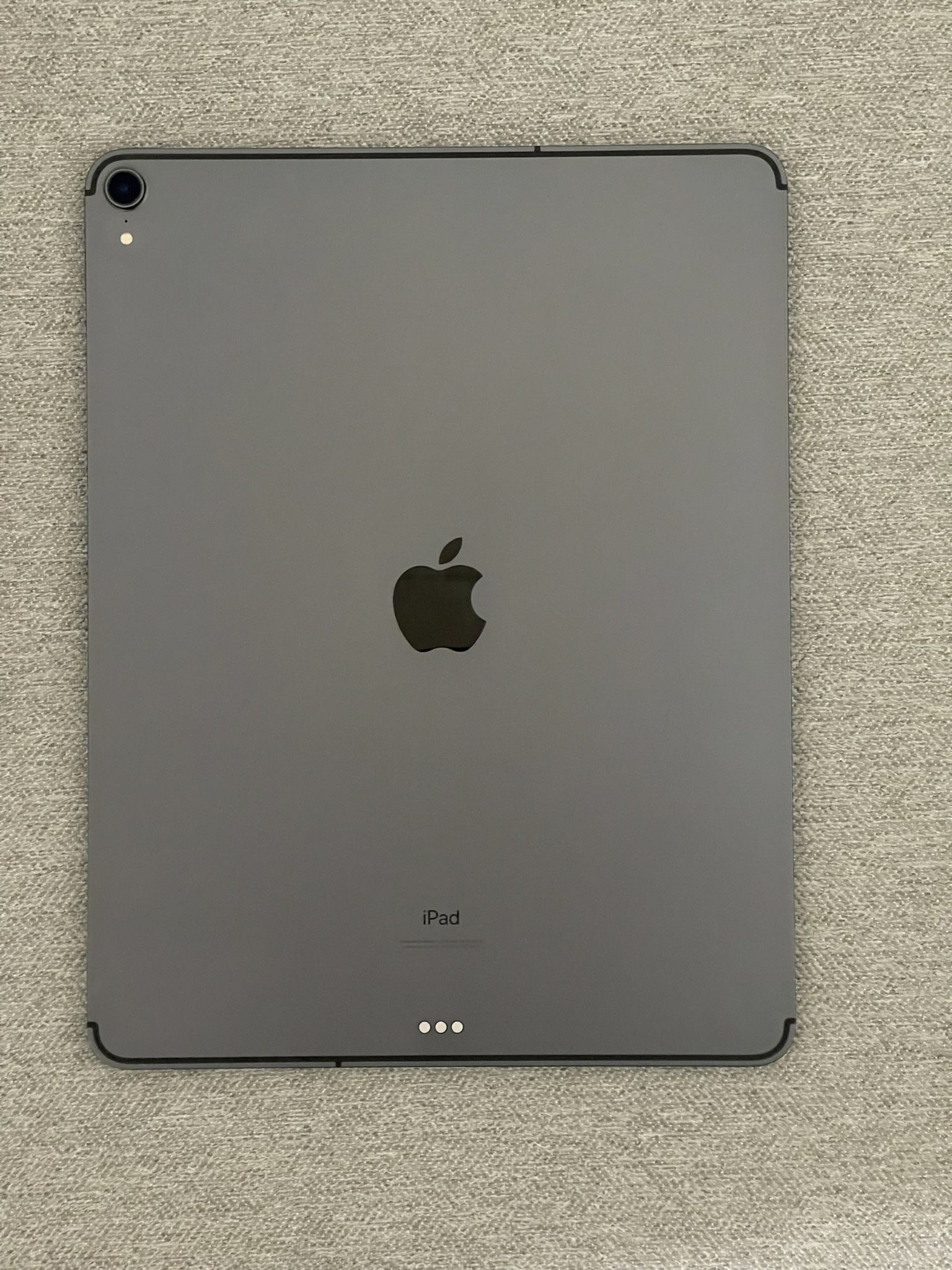 (Cellular) iPad Pro 12.9” 256GB 3rd Generation (Never Without Case & Screen Protector)