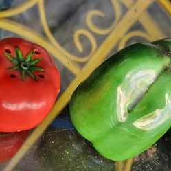Tomato & Green Pepper SALT & PEPPER Shakers * Vegetable * Made in JAPAN