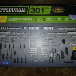 PITTSBURGH  301 PIECE  MECHANIC TOOL SET 