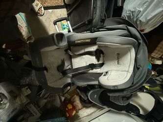 Car seat in perfect condition jut needs to be cleaned