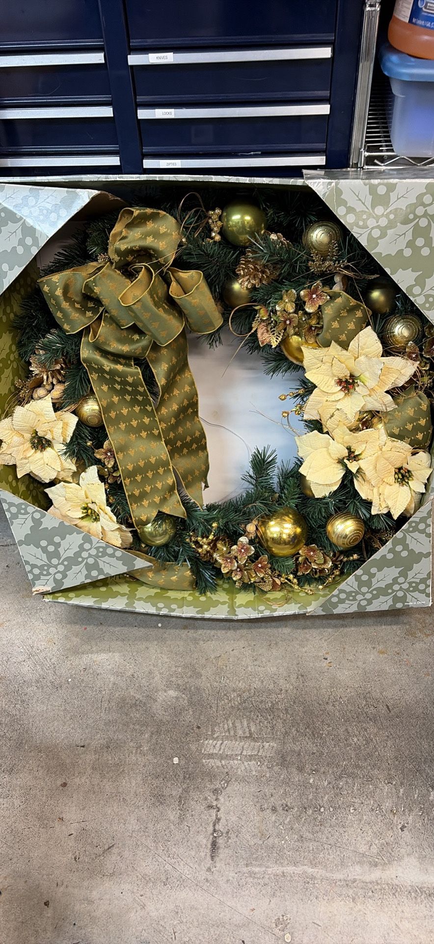 30” Holiday Wreath