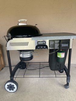 Weber Performer Deluxe 22” charcoal grill