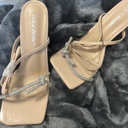 Women’s beige/nude Heels