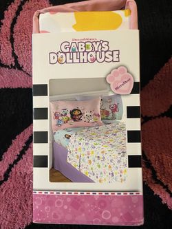 Brand New Original Netflix, original full size set of sheets, four pieces and a full size Blankey brand new in original package