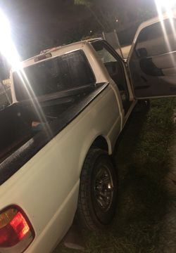 1999 ford ranger 5 speed 4 cyl 192k Bluetooth radio 10” sub amp everything ready to go