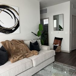 Like New Living Romm Couch Sofa