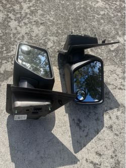 2024 Ford F-150 STX mirrors.
