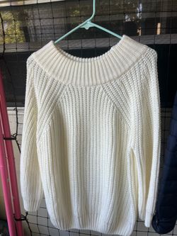 Great deal 2 New beautiful 😍 women’s size M fall sweaters and 2 Nike pullovers