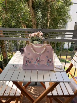 Loungefly Alice in Wonderland Oysters Bag with Pearl Handle