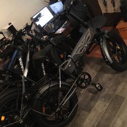 Best Folding Ebike For The Money Period!!!  Best Built And Beautiful!!! 28/30 Mph And 75 Mile Max Range Absolutely Awesome and Best Engineered!