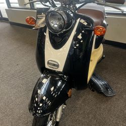 Brand NEW Wolf Retro 49cc Scooter