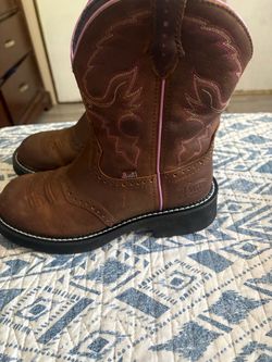 Botas vaqueras de mujer 7 1/2, usadas en buen estado $60