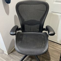Herman Miller Aeron Office Chair ( SIZE C ) With Lunch Support !!