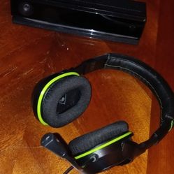 Xbox One Kinect And Gaming Headphones