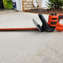 Black & Decker BEHTS300 20" Inch Electric 120V/3.8 Amp Saw Blade Hedge Trimmer