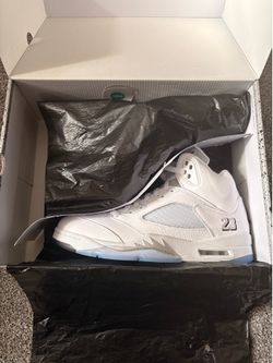 White Metallic 5s (2026)
