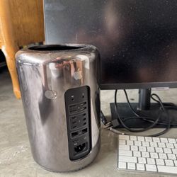 Apple Mac Pro TrashCan 