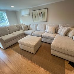 Beautiful Like New Craftmaster Sectional in Great Condition 4 pieces 8ft x 11ft Chaise goes 67 Smoke and pet free household