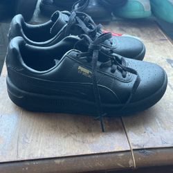 Kids Pumas Size 3