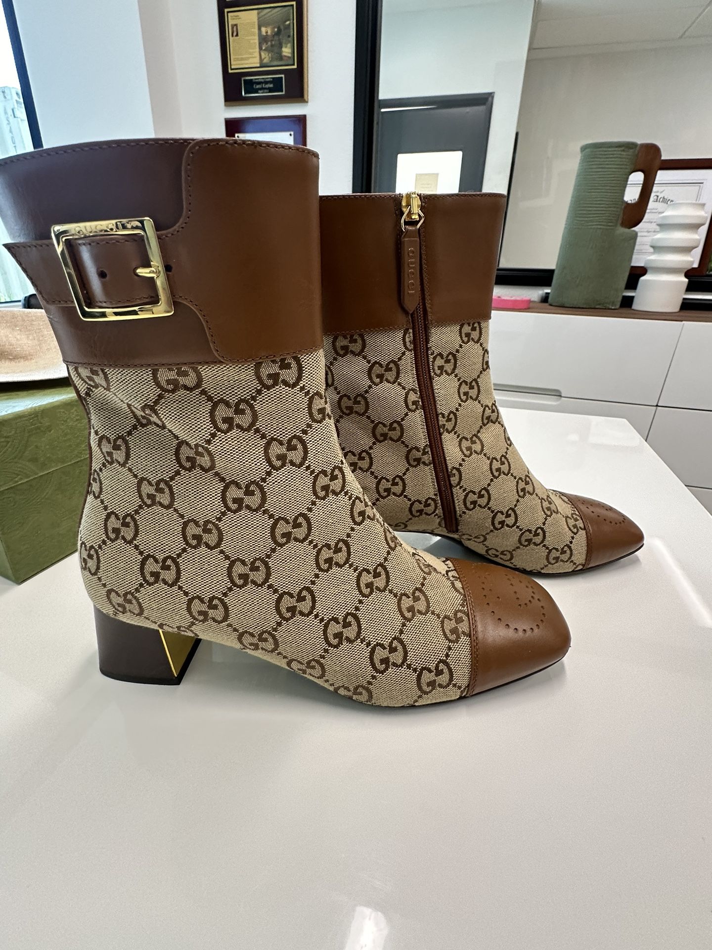 ダウンジャケット・コート Ellis GG-Monogram Canvas Knee-High Boots Gucci Ellis GG-Monogram Canvas Knee-High Boots - Runway Catalog